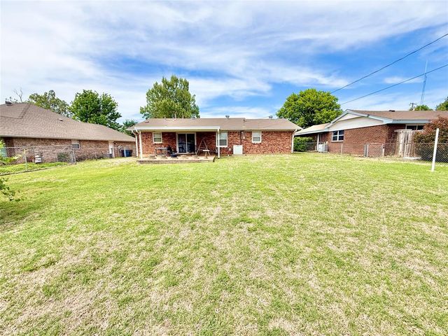 1016 W Peebly Drive, Midwest City, OK 73110
