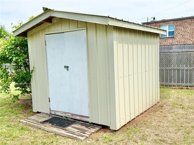 1016 W Peebly Drive, Midwest City, OK 73110