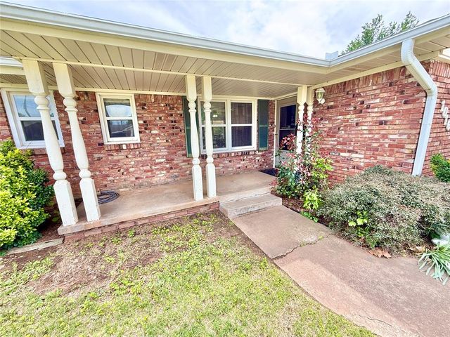 1016 W Peebly Drive, Midwest City, OK 73110