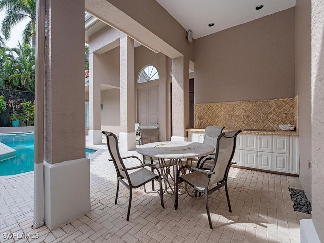 2080 Gordon DR, Naples, FL 34102