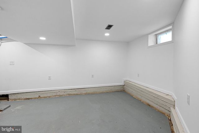 30 E MAIN ST, Christiana, DE 19702