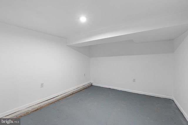 30 E MAIN ST, Christiana, DE 19702