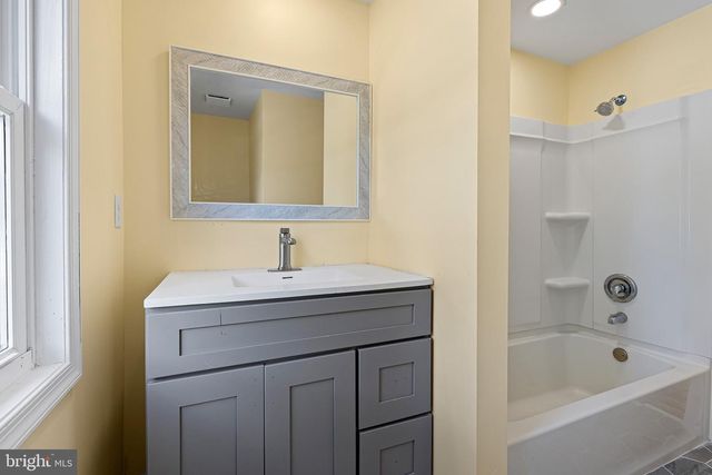 30 E MAIN ST, Christiana, DE 19702