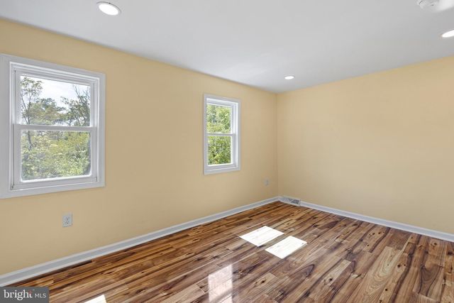 30 E MAIN ST, Christiana, DE 19702