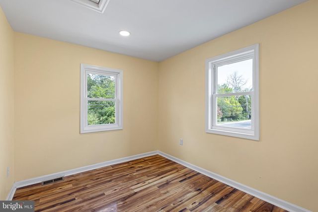 30 E MAIN ST, Christiana, DE 19702