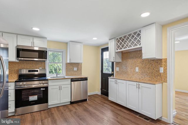 30 E MAIN ST, Christiana, DE 19702