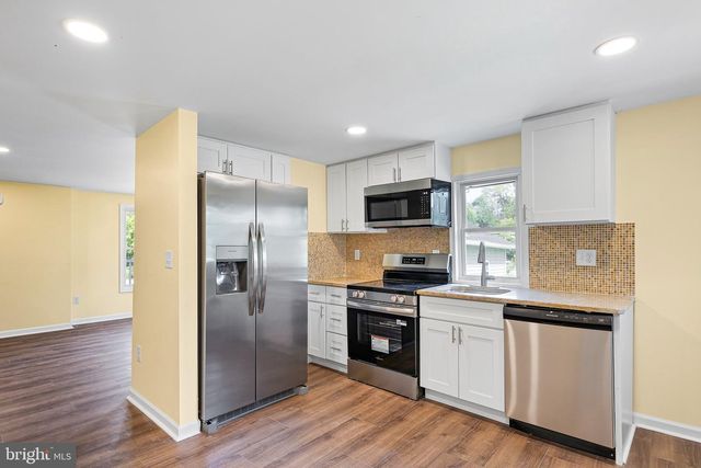 30 E MAIN ST, Christiana, DE 19702