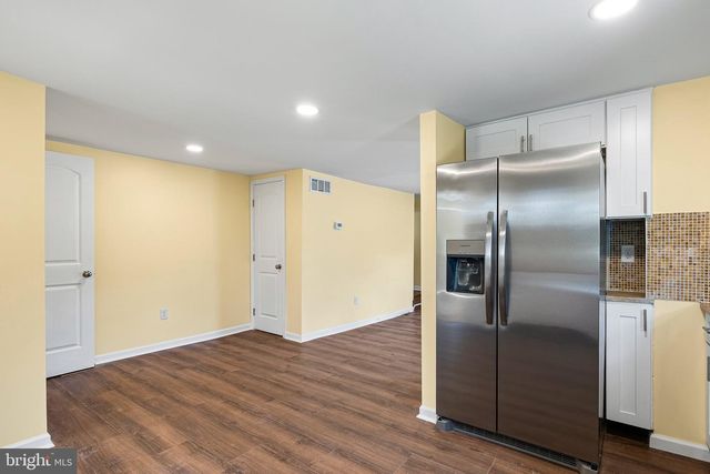 30 E MAIN ST, Christiana, DE 19702