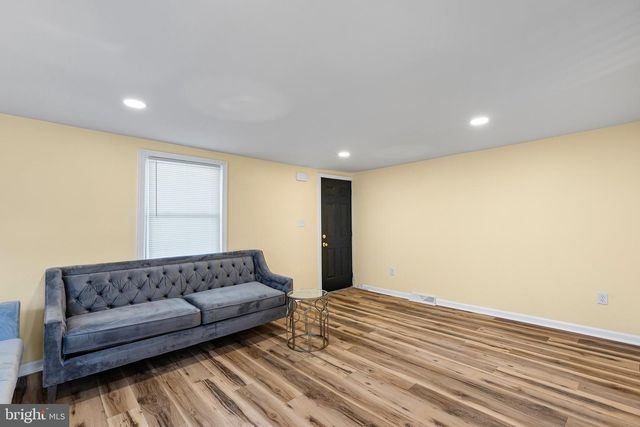 30 E MAIN ST, Christiana, DE 19702