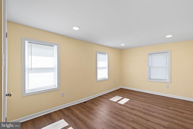 30 E MAIN ST, Christiana, DE 19702