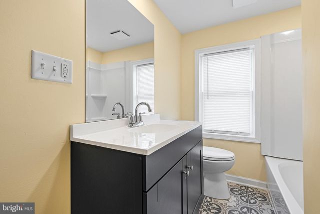 30 E MAIN ST, Christiana, DE 19702