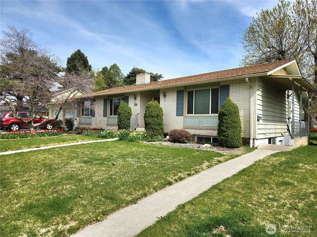 114 NE Cedar Avenue, College Place, WA 99324
