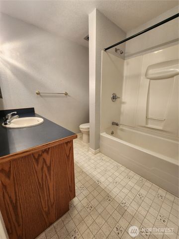 114 NE Cedar Avenue, College Place, WA 99324