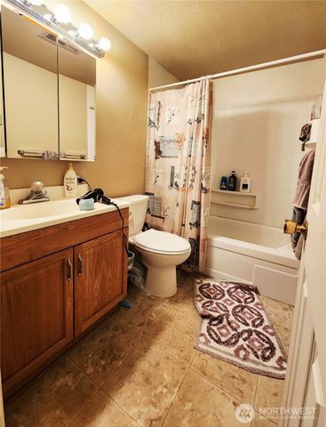 114 NE Cedar Avenue, College Place, WA 99324