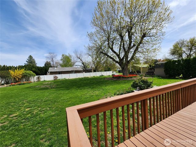 114 NE Cedar Avenue, College Place, WA 99324