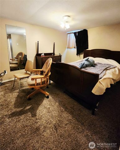 114 NE Cedar Avenue, College Place, WA 99324