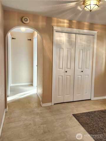 114 NE Cedar Avenue, College Place, WA 99324