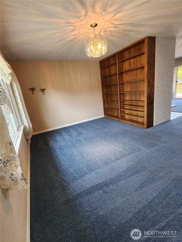 114 NE Cedar Avenue, College Place, WA 99324