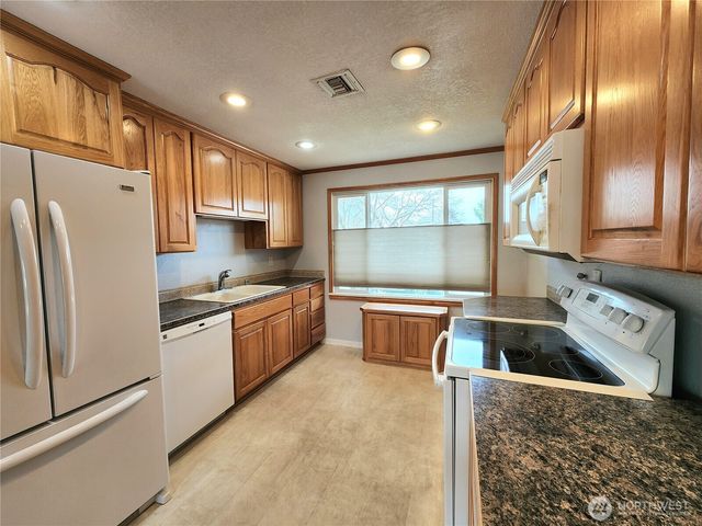 114 NE Cedar Avenue, College Place, WA 99324