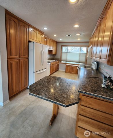 114 NE Cedar Avenue, College Place, WA 99324