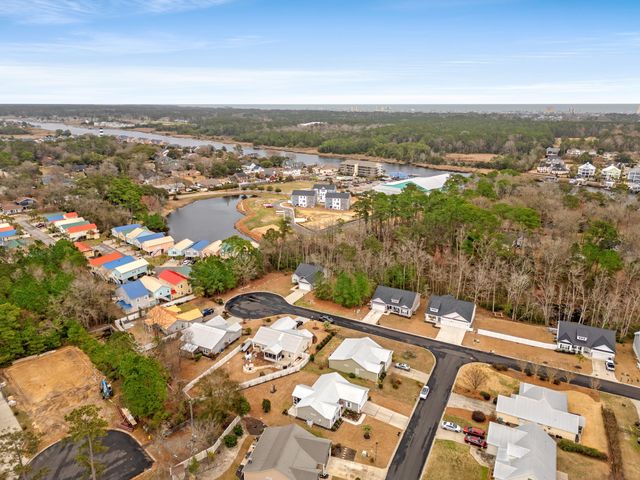 127 Fincham Dr., Little River, SC 29566