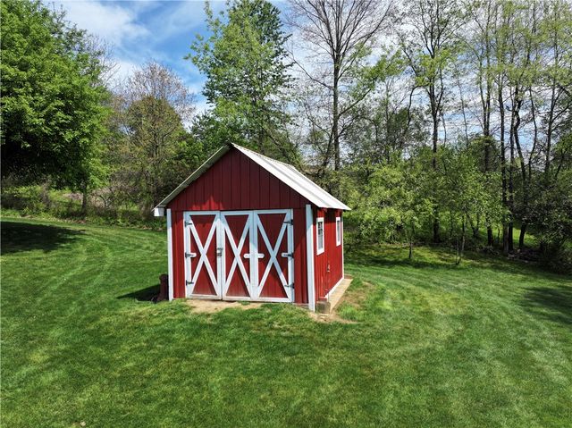 373 Old Plank Rd, Penn Twp, PA 16002