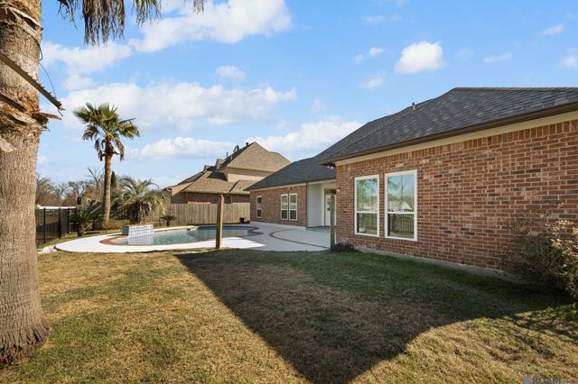 36464 Lake Bend Ave, Prairieville, LA 70769