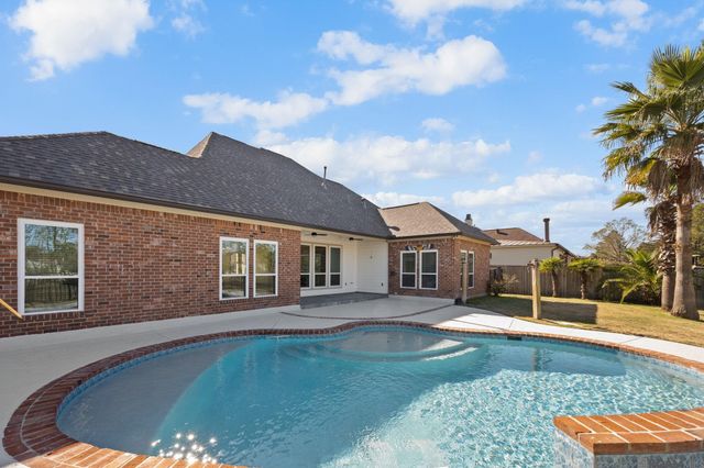 36464 Lake Bend Ave, Prairieville, LA 70769