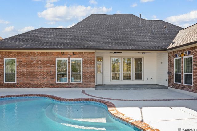 36464 Lake Bend Ave, Prairieville, LA 70769
