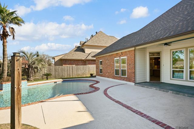 36464 Lake Bend Ave, Prairieville, LA 70769