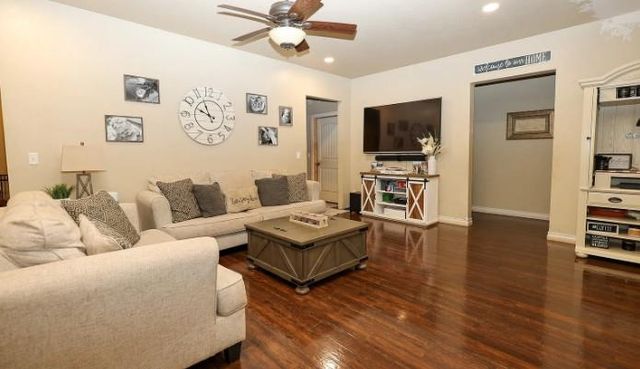 27059 Whispering Oaks Drive, Blanchard, OK 73010