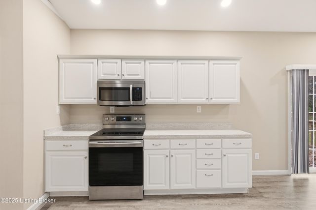 9101 Mitchell Ln, Louisville, KY 40272