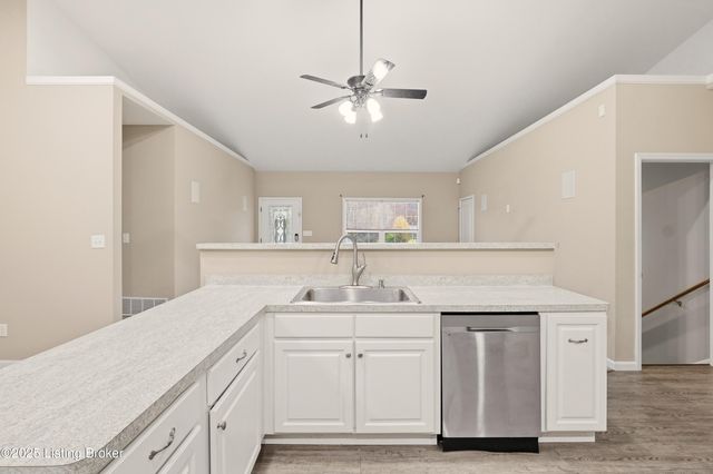 9101 Mitchell Ln, Louisville, KY 40272