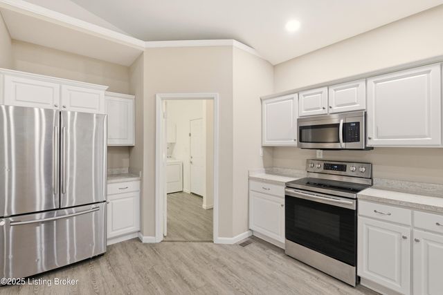 9101 Mitchell Ln, Louisville, KY 40272