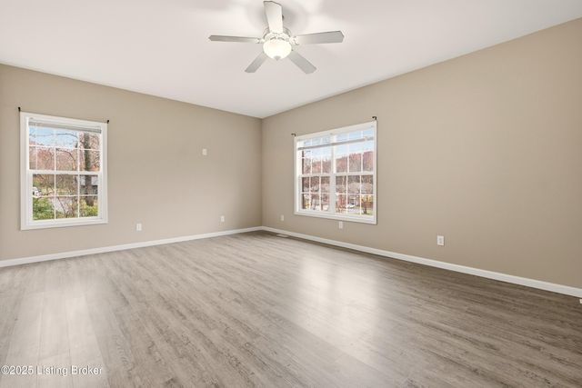 9101 Mitchell Ln, Louisville, KY 40272