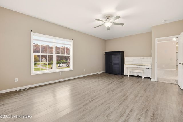 9101 Mitchell Ln, Louisville, KY 40272