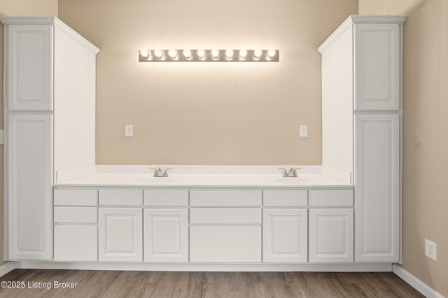 9101 Mitchell Ln, Louisville, KY 40272