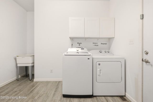 9101 Mitchell Ln, Louisville, KY 40272