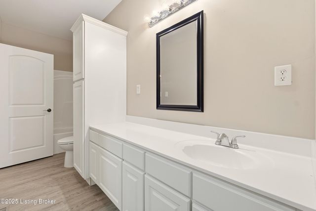 9101 Mitchell Ln, Louisville, KY 40272