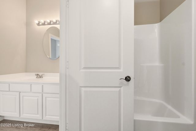 9101 Mitchell Ln, Louisville, KY 40272