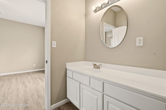 9101 Mitchell Ln, Louisville, KY 40272