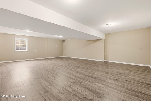 9101 Mitchell Ln, Louisville, KY 40272