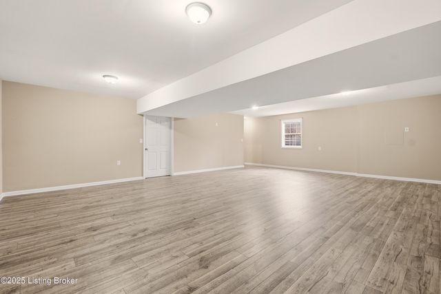 9101 Mitchell Ln, Louisville, KY 40272