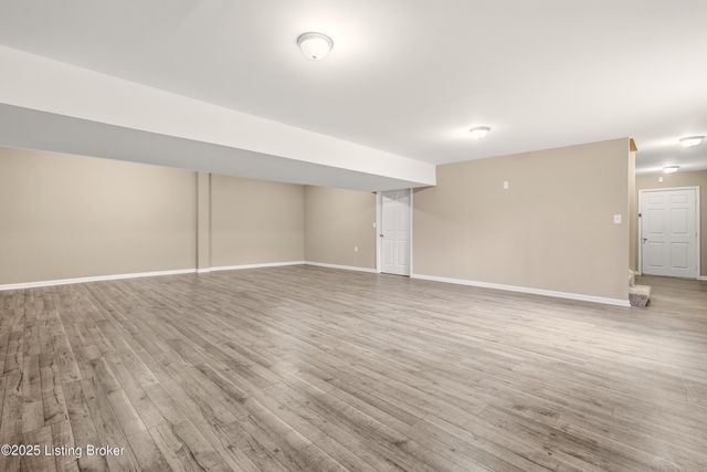 9101 Mitchell Ln, Louisville, KY 40272