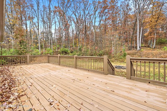 9101 Mitchell Ln, Louisville, KY 40272