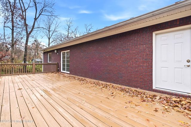 9101 Mitchell Ln, Louisville, KY 40272