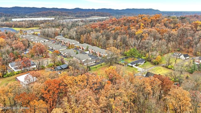 9101 Mitchell Ln, Louisville, KY 40272