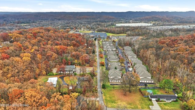 9101 Mitchell Ln, Louisville, KY 40272