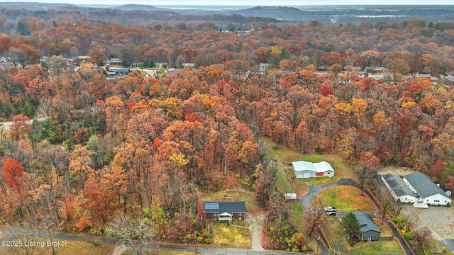 9101 Mitchell Ln, Louisville, KY 40272