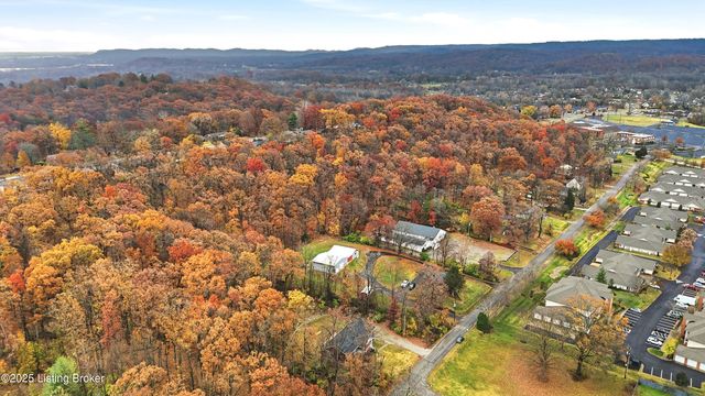 9101 Mitchell Ln, Louisville, KY 40272